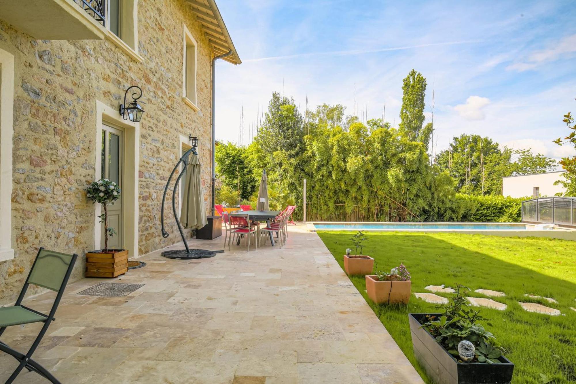 Villa Charmante Maison Avec Piscine Proche Lyon Dardilly Exterior foto